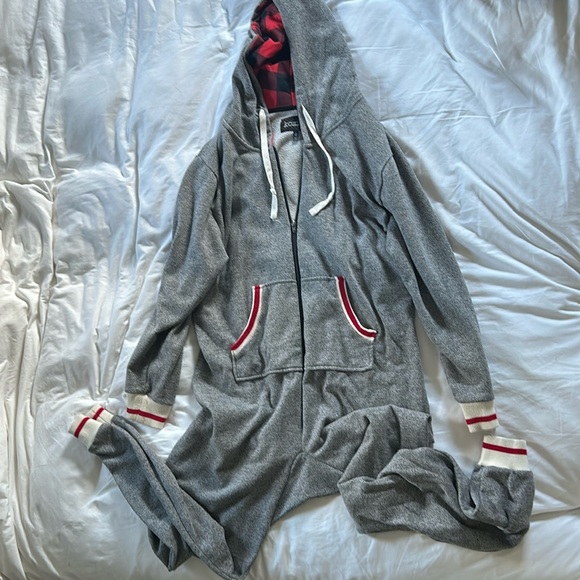 Men's size M onesie. - Picture 1 of 2